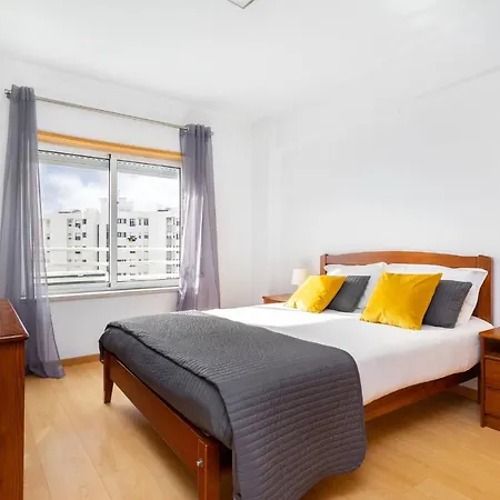 Lisboa, Cidade, Elegant With Air Cond, Free Wifi And Near Metro, By Ig Appartement Lissabon