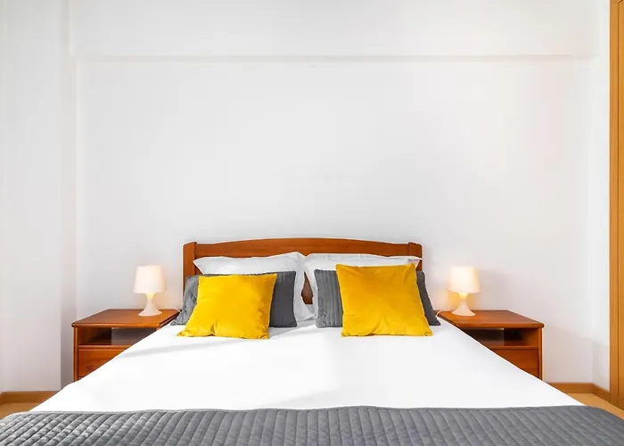 Lisboa, Cidade, Elegant With Air Cond, Free Wifi And Near Metro, By Ig Apartmán