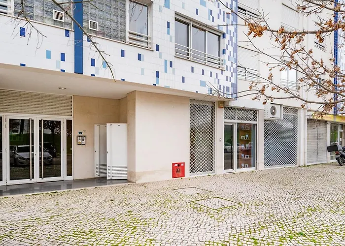 Lisboa, Cidade, Elegant With Air Cond, Free Wifi And Near Metro, By Ig *